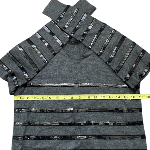 Ann Taylor Gray Striped Sweater Size Medium - Picture 4 of 8